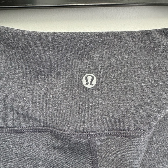 Lululemon crop leggings grey with decorative back stitching W8 - Picture 4 of 5